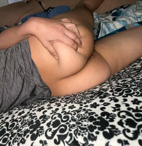 Cheeks for weeks by hornycrime