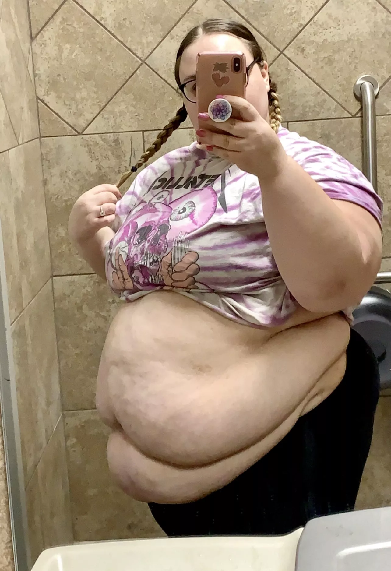 cheeky belly pic 😛 I love showing off posted by Blondebaebe