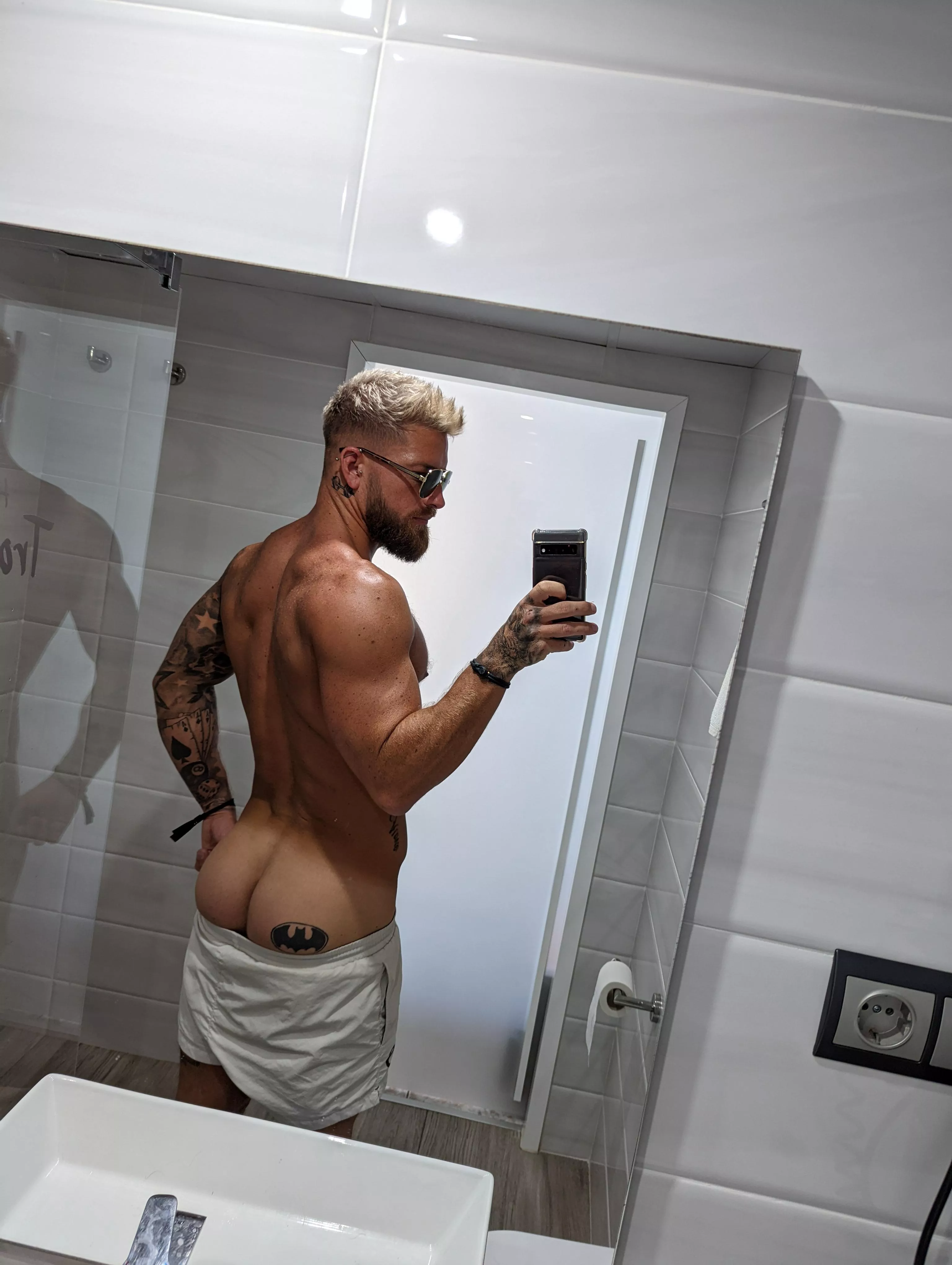 Cheeky bum flash posted by scott_hudson_fitflex