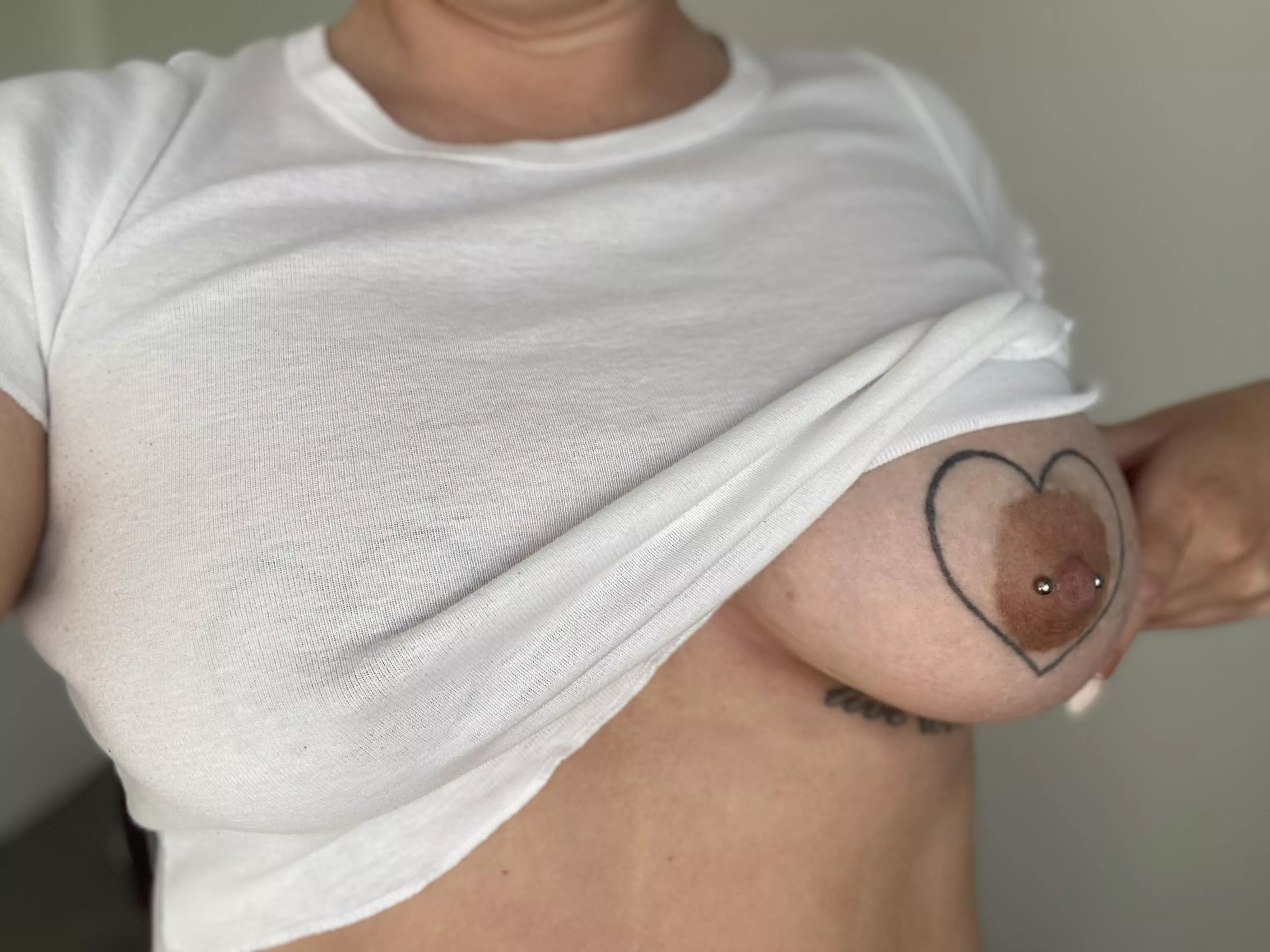 Cheeky morning nipples posted by blondenpregnant