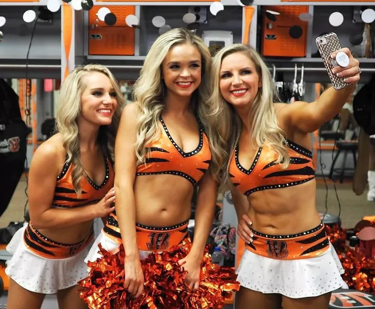 cheerleaders selfie posted by uknowme333333
