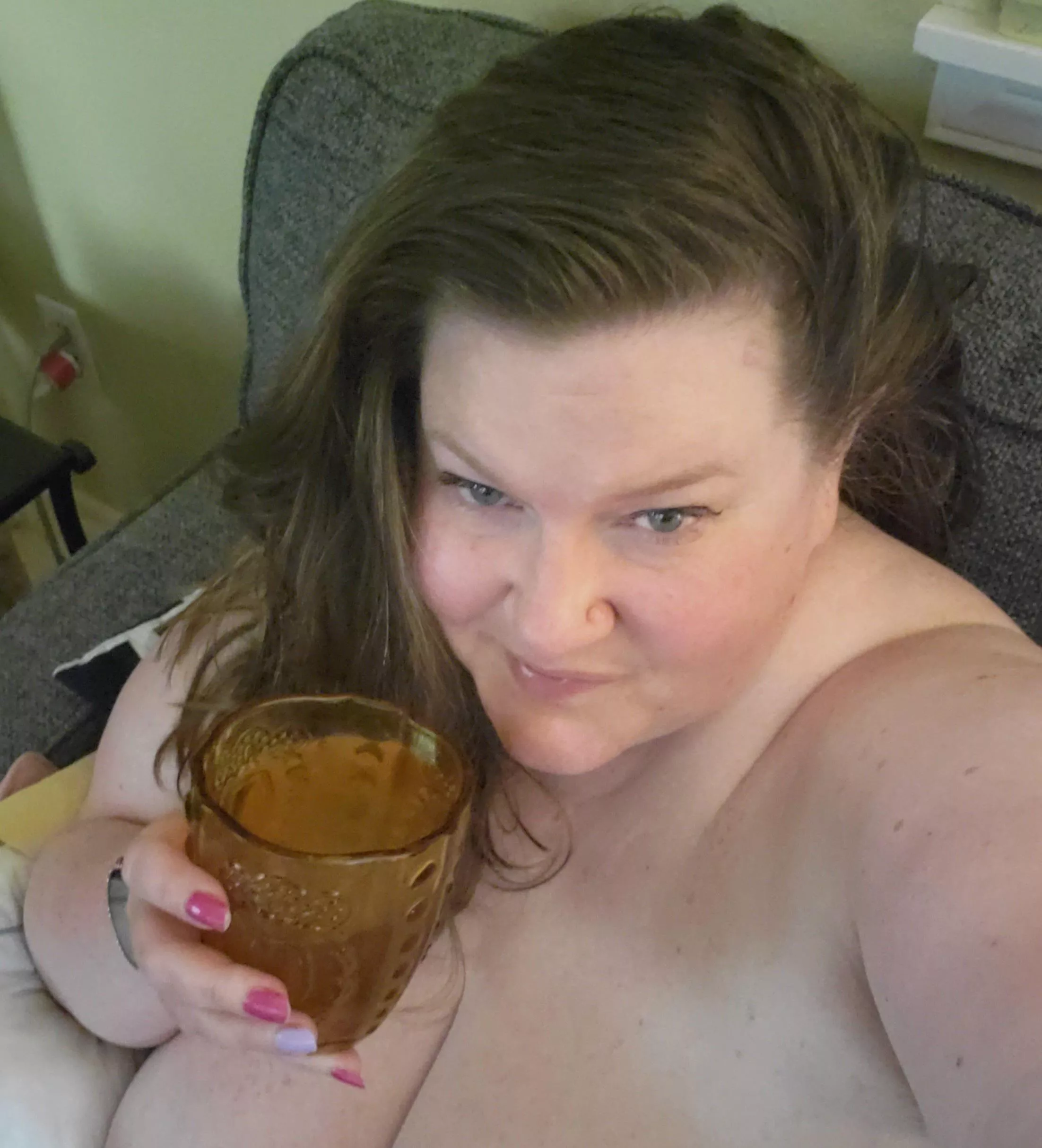 Cheers💞🍹🥰 [F49] posted by Lavender_Lush72