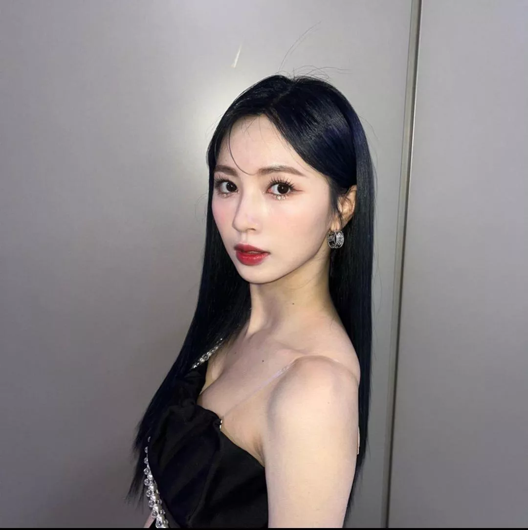 Cherry Bullet - Jiwon posted by blackwhiteninjago