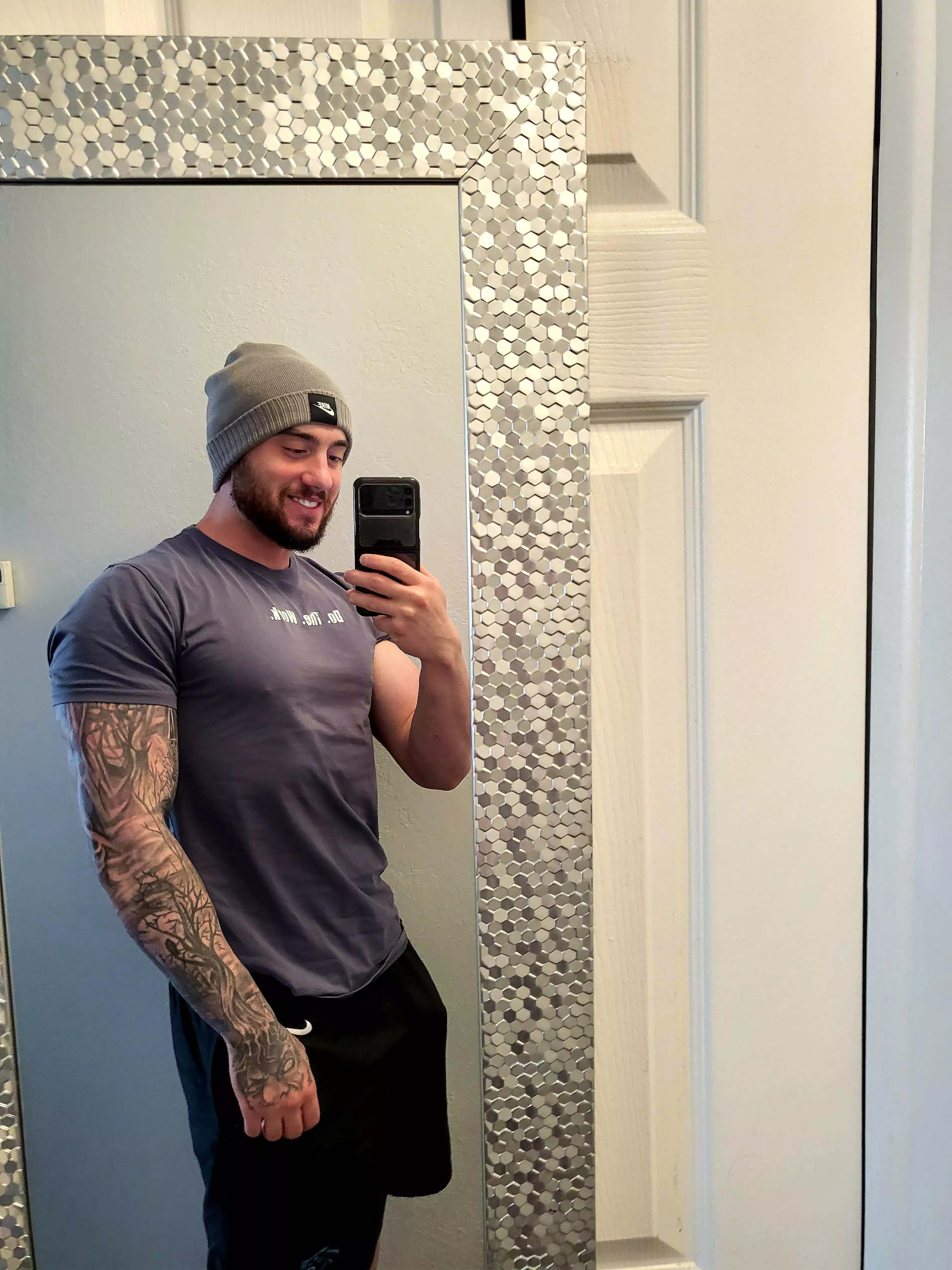 😎 chillin posted by imdatguy69