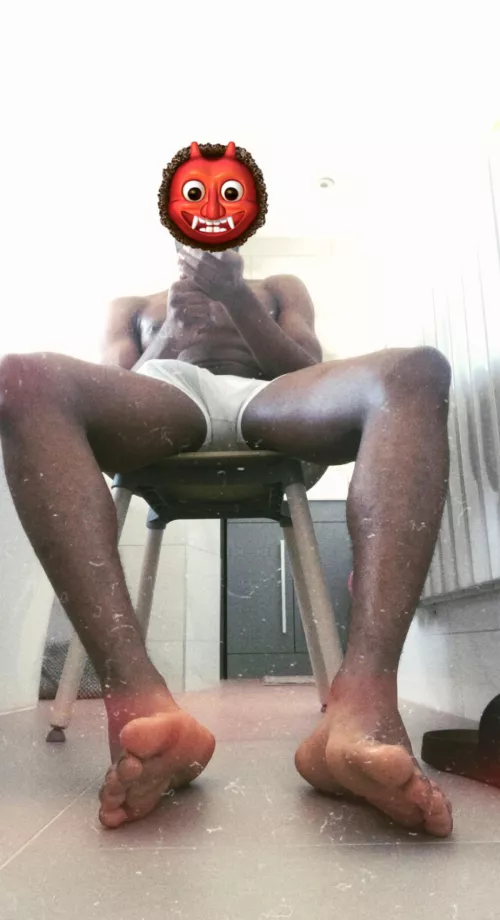 Chilling by ibullyholes