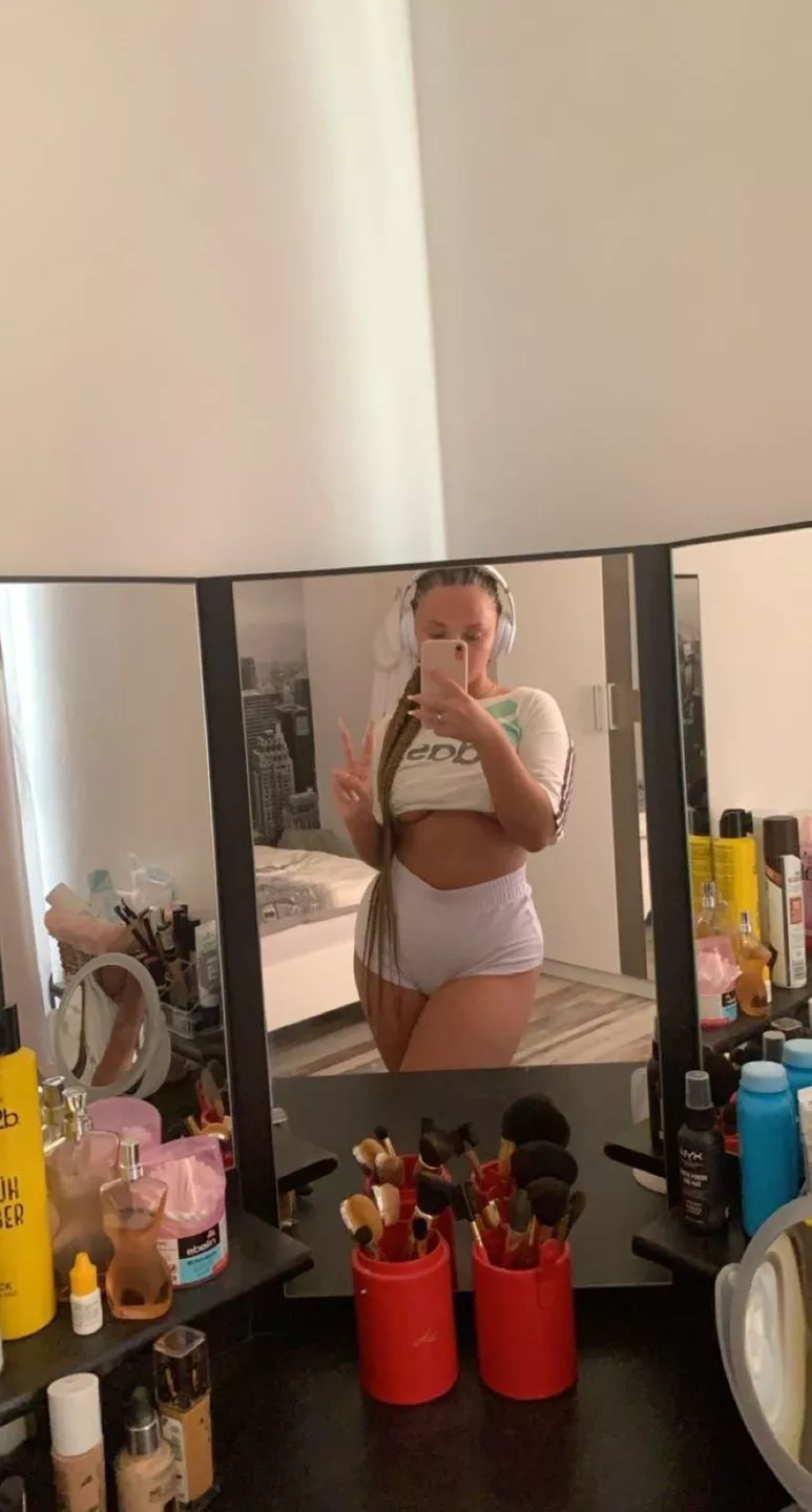 chilling out after my workout posted by _JessicaMay