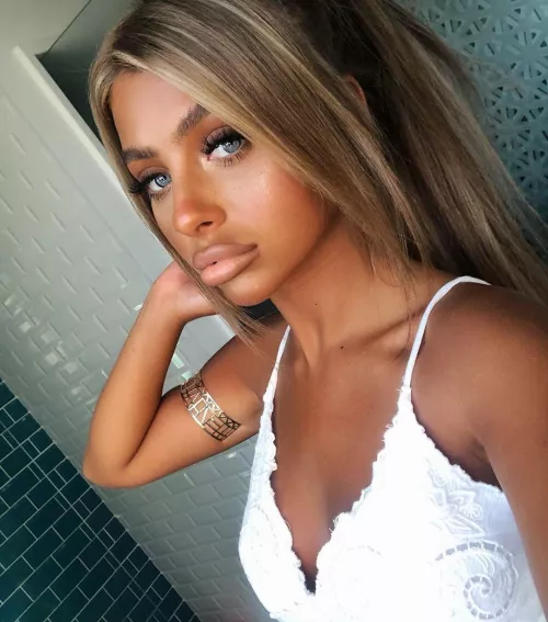 Chloe Elizabeth the perfect chav to 💦 to by qwertyqwerty90