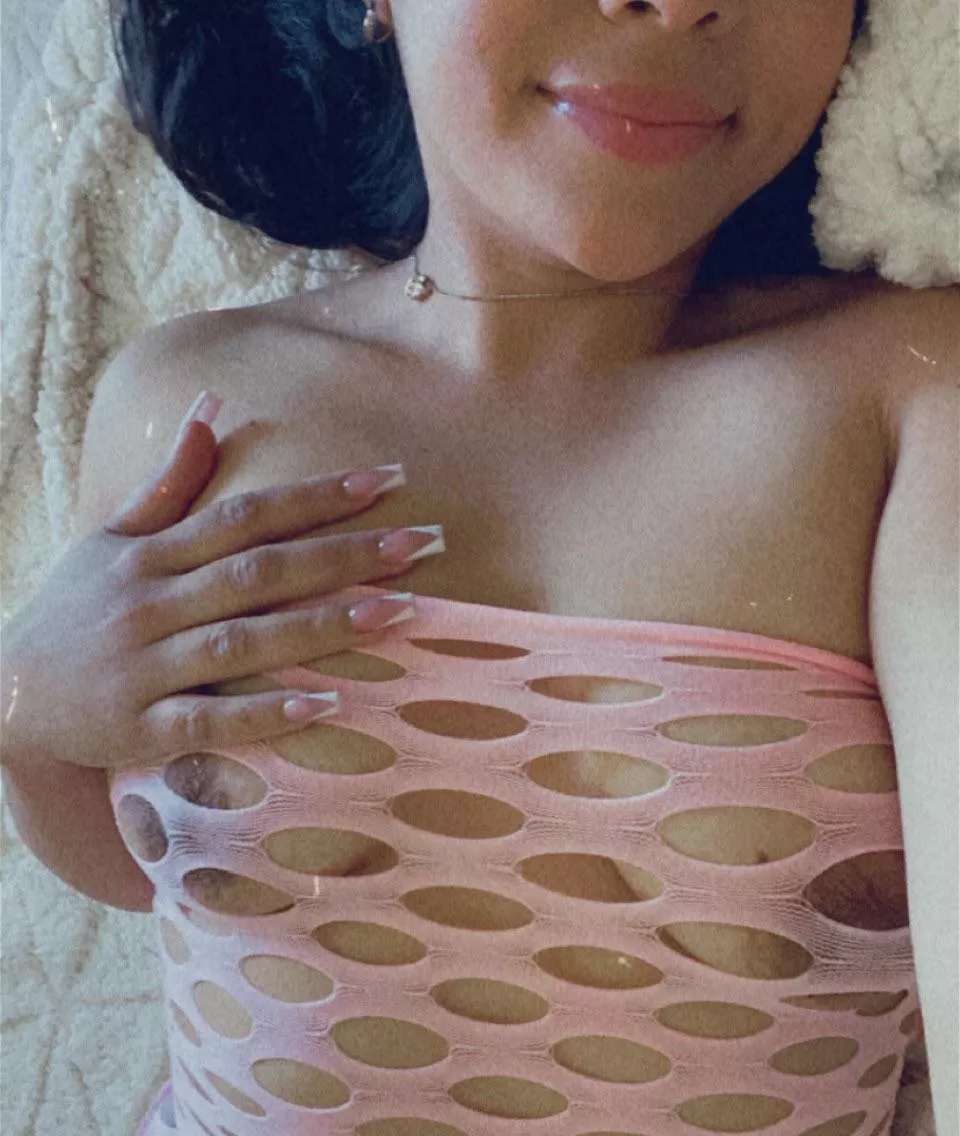 choke me 🤤💕 posted by Start_Appropriate