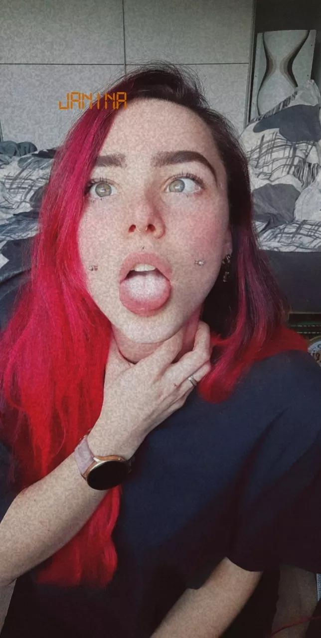 Choke me daddyyyy uwu posted by Electronic_Fennel534