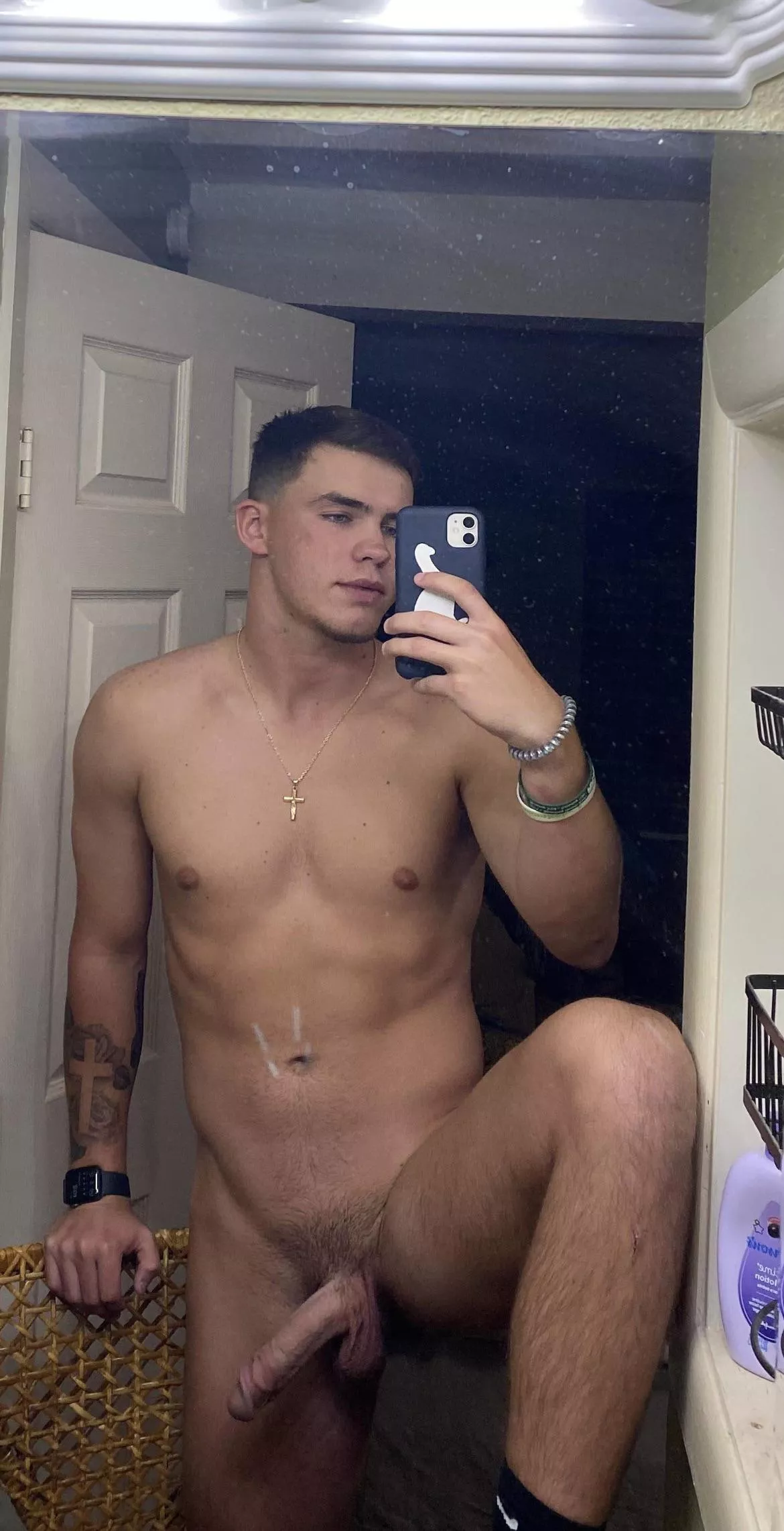 Choke on my big dick , i don’t care if you can’t breathe 🍆🐷🤑 posted by collegeboyjack