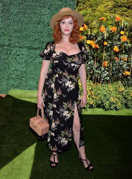 Christina Hendricks has an amazing body by oohjustalittlebit34