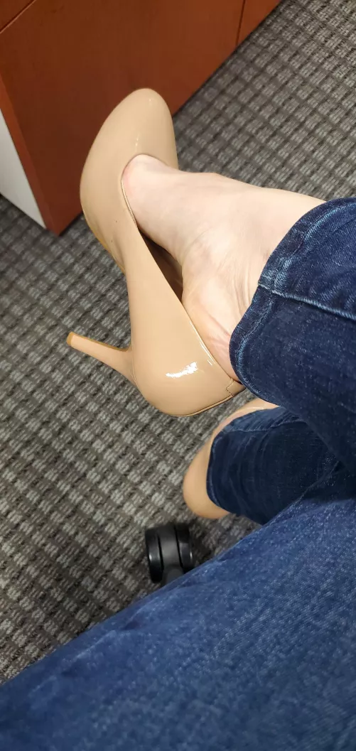 Classic nude. by Glittering-Inside634