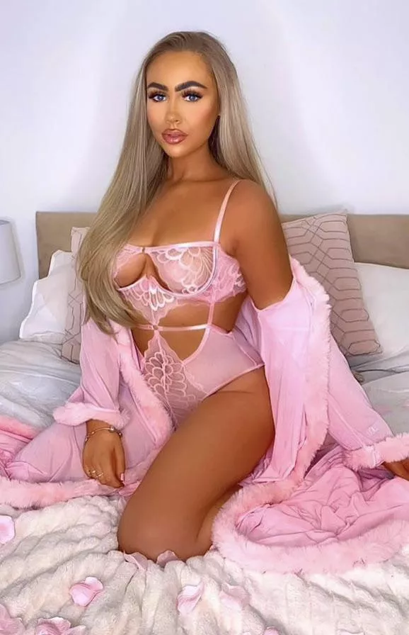 Classy look posted by MasterpieceNeat7220