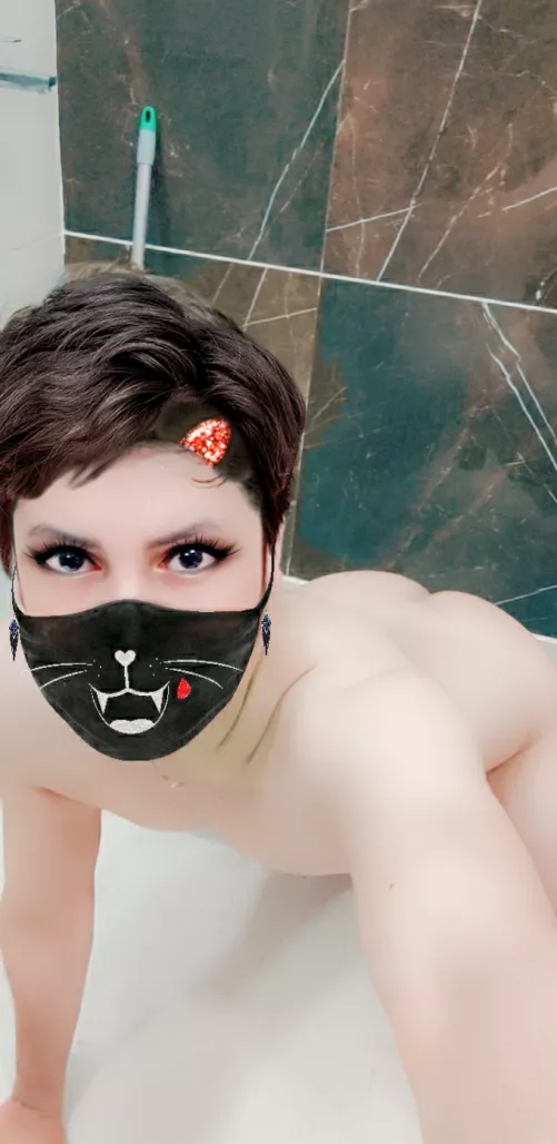 Clean and smooth after a refreshing bath 😉😘 by Extreme-Tiger-3240