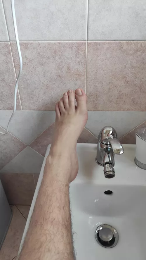 clean foot🛀 by Erikk_08