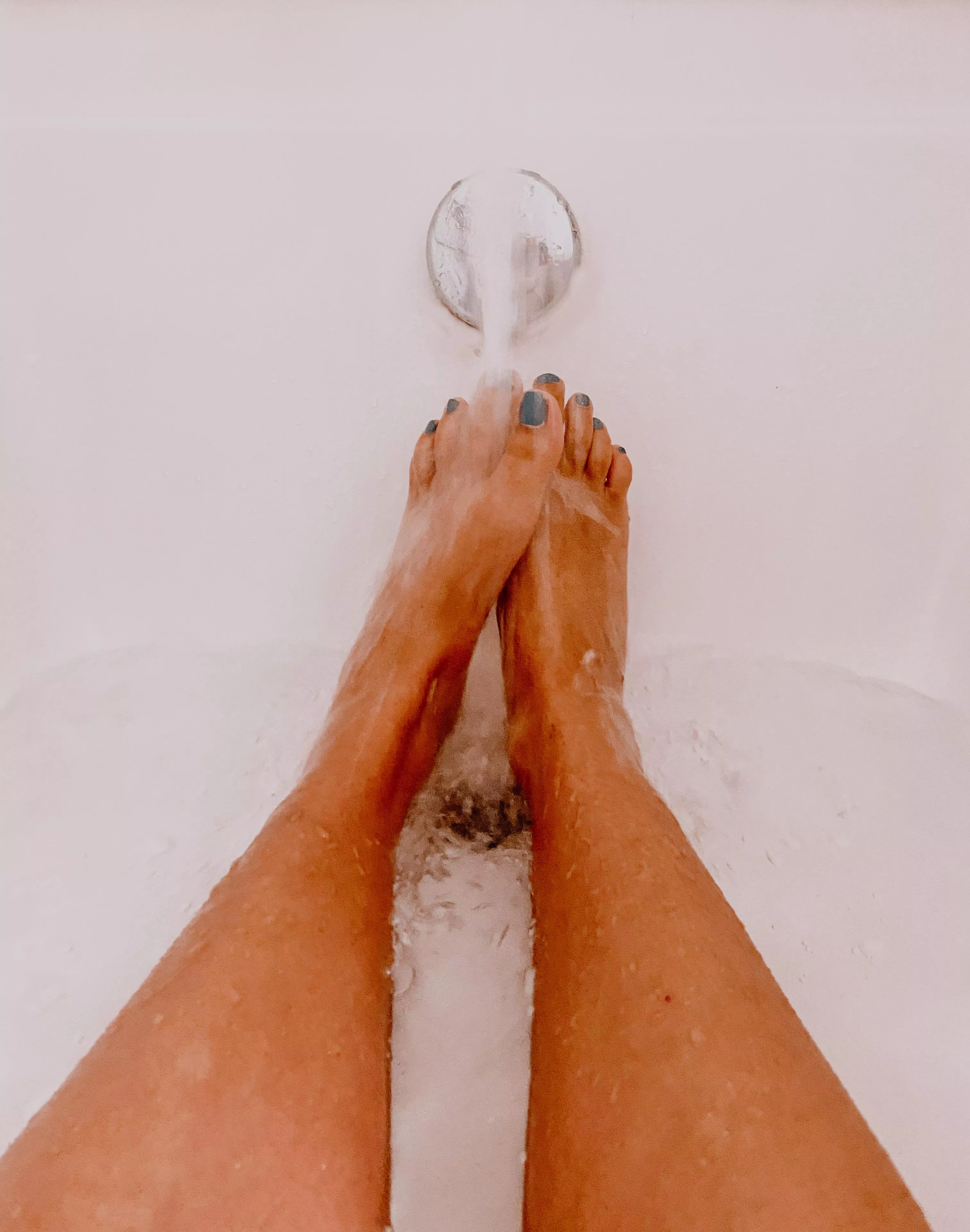 Clean toes 🤪 DMs welcome!! My gallery is full 🥰 posted by SugarOutrageous5102