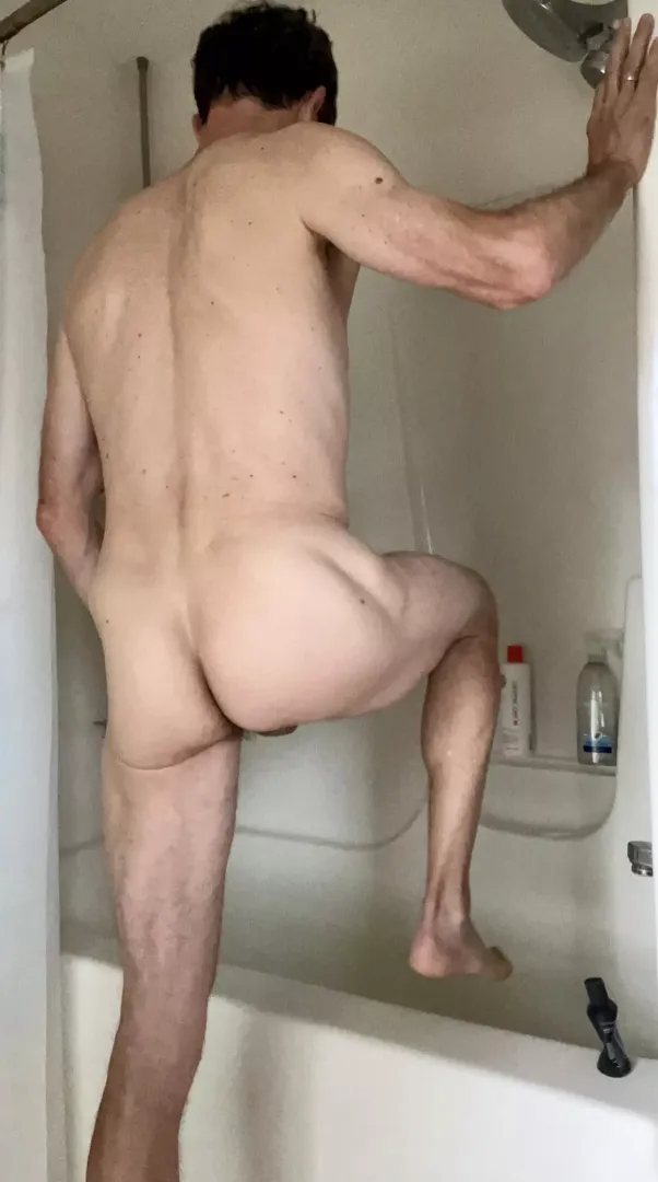 Cleaning my buns for hump day 🍑🐪 posted by SuperM77