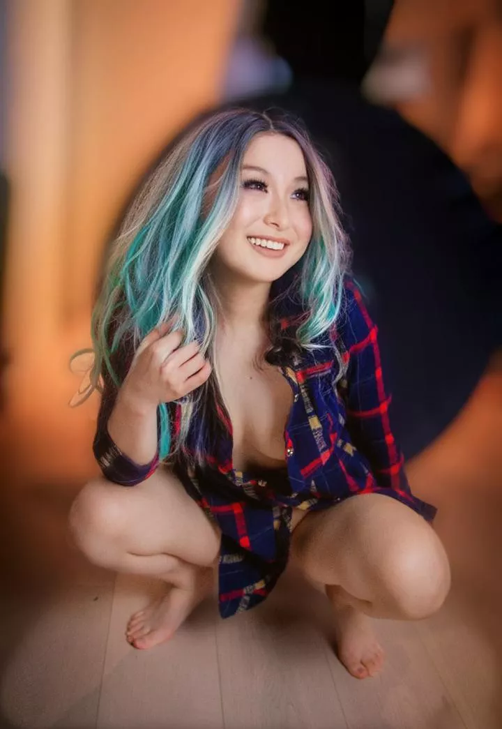 cleavage tease for you 😏 posted by hornyhare699