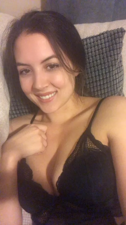 Cleavage with a smile :) [f] by undrthesun