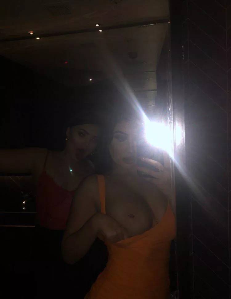 club selfie by wasntreddi