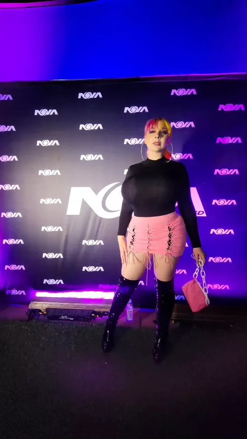 clubbing with the massive melons by sapphiresummers