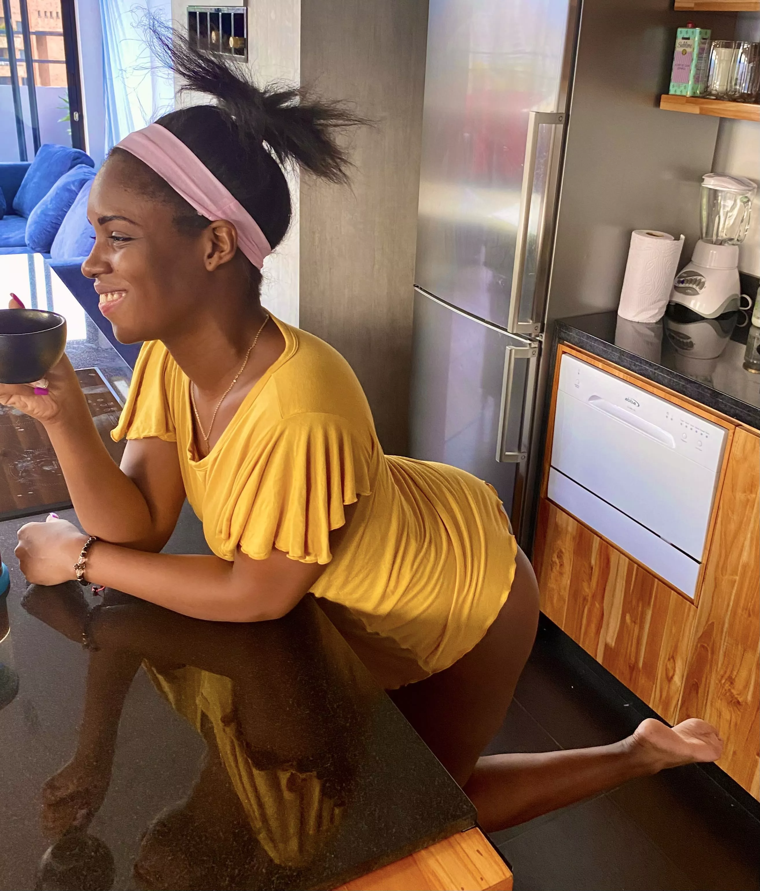 coffee and my phatt ass make me happy posted by jdoieo