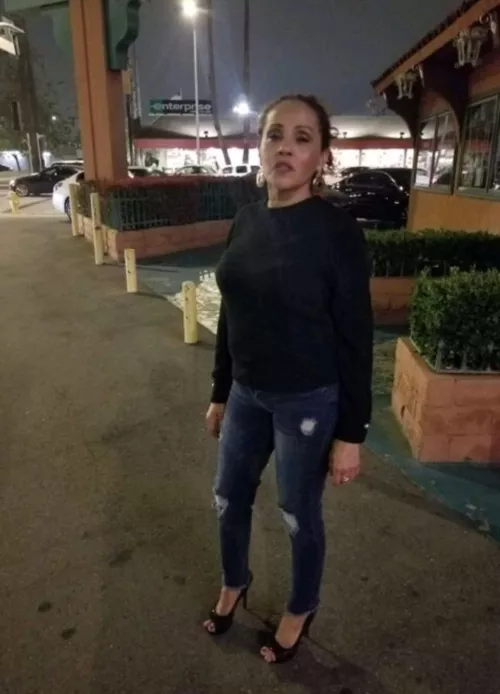 coked up right now looking for a bull to take my mom from me. dm me by slavetophatass