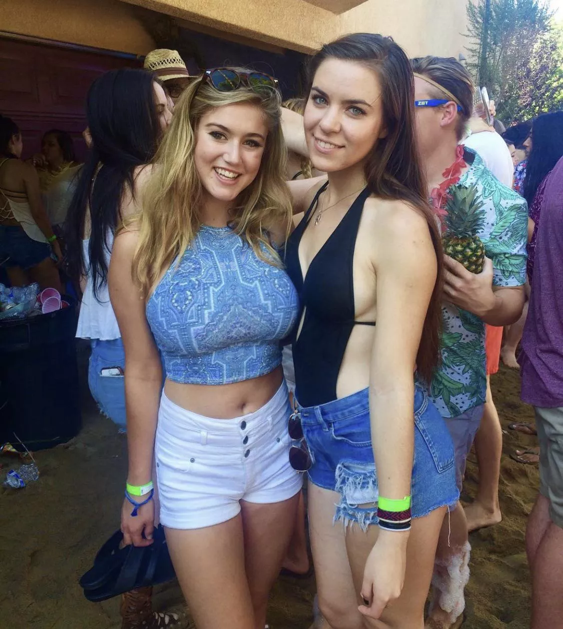 College Friends [irtr] posted by thrrrowwwawayyy