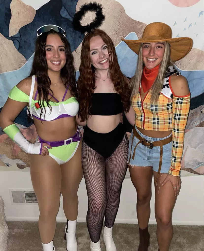 College girls😍 posted by emilyza123