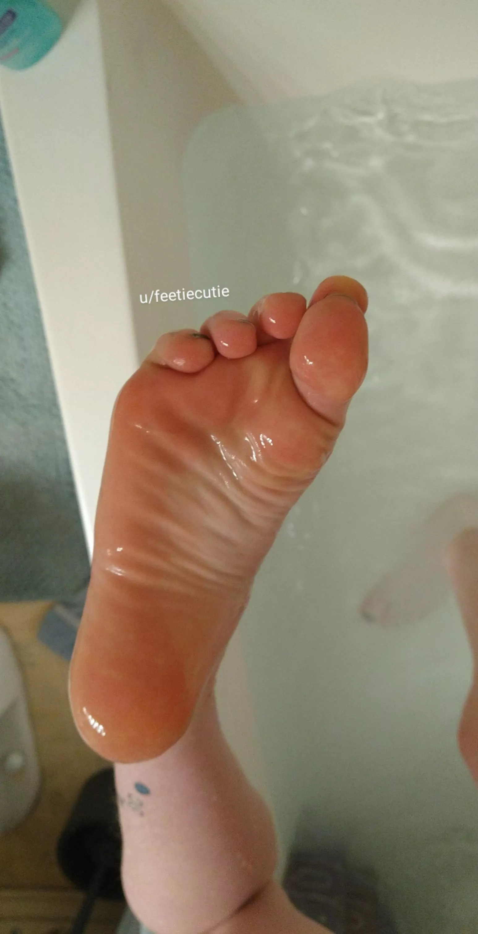 Color suggestions for my toes? posted by feetiecutie