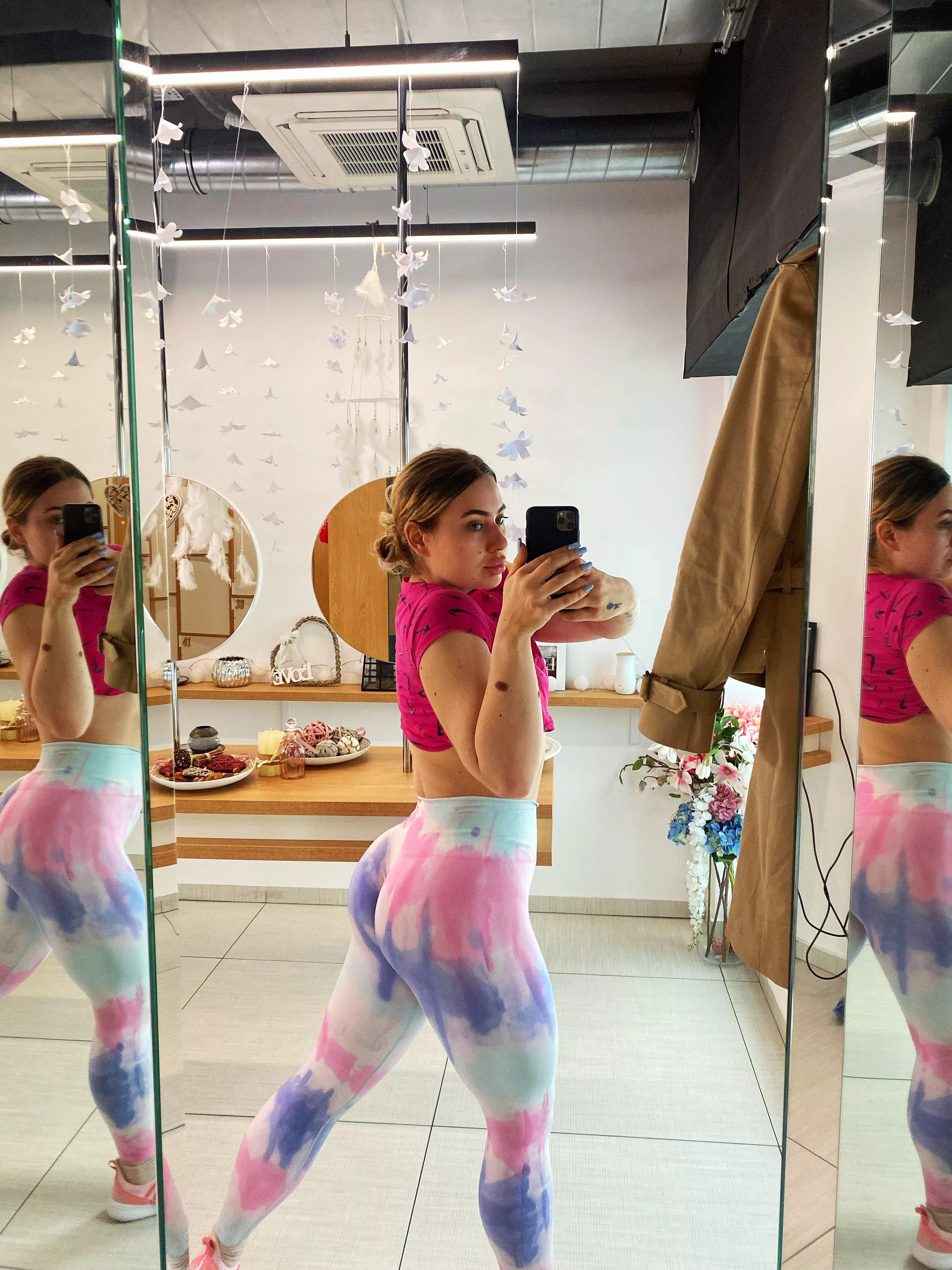 Colourful or black leggings? posted by kimberlyfit