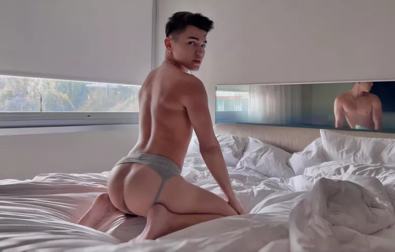 Come and breed my smooth ass by AnotherAlex94