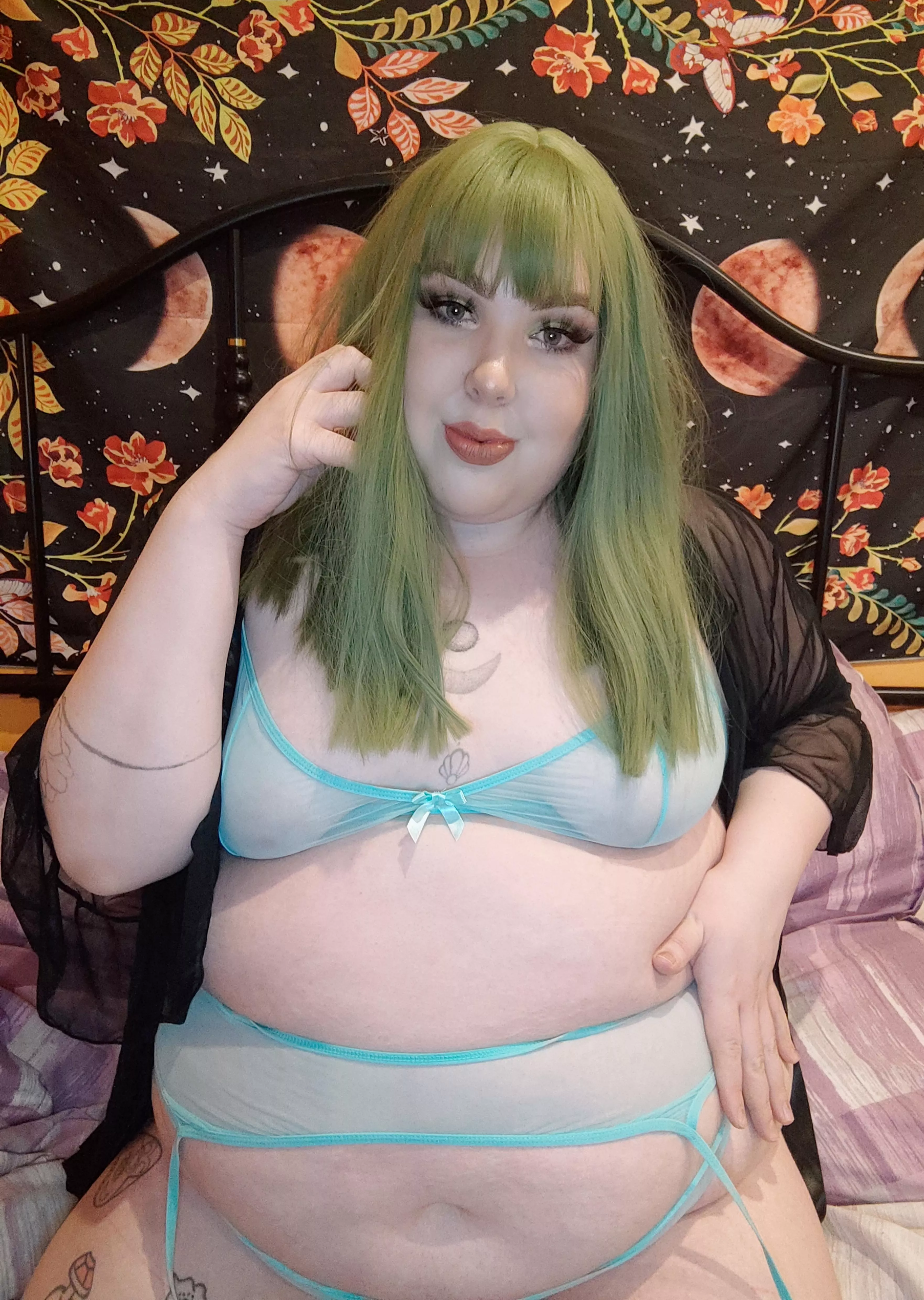 come and cuddle with me ❤️ posted by aurorra26