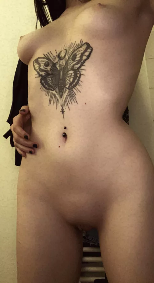 Come and destroy my petite body by Bee-Baby-