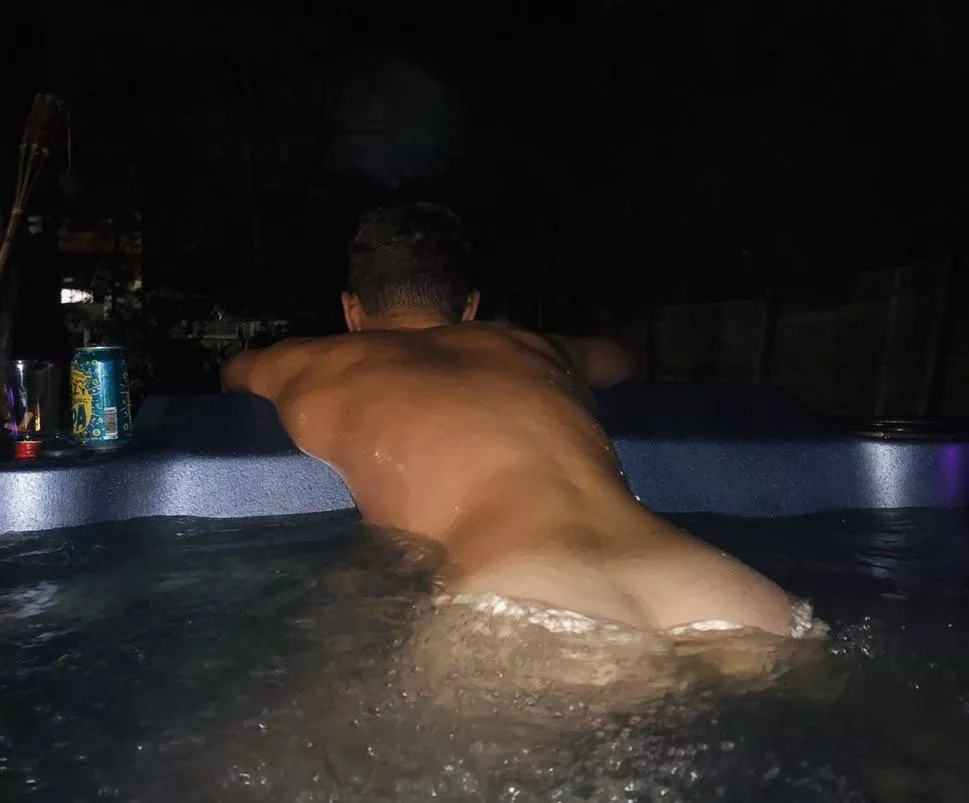 Come and get it 🍑 posted by Dicstraction