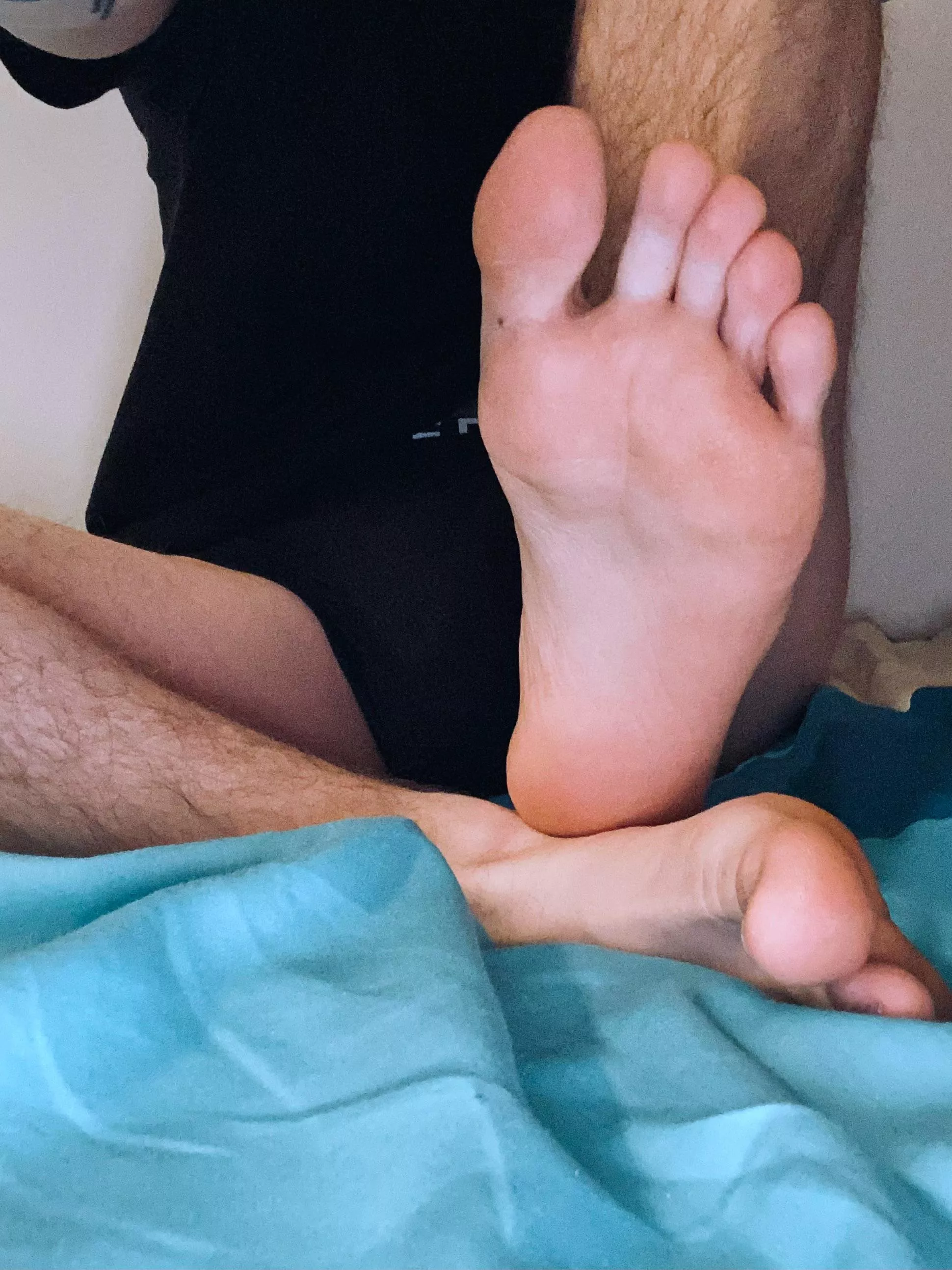 Come and lick me posted by andysfeet