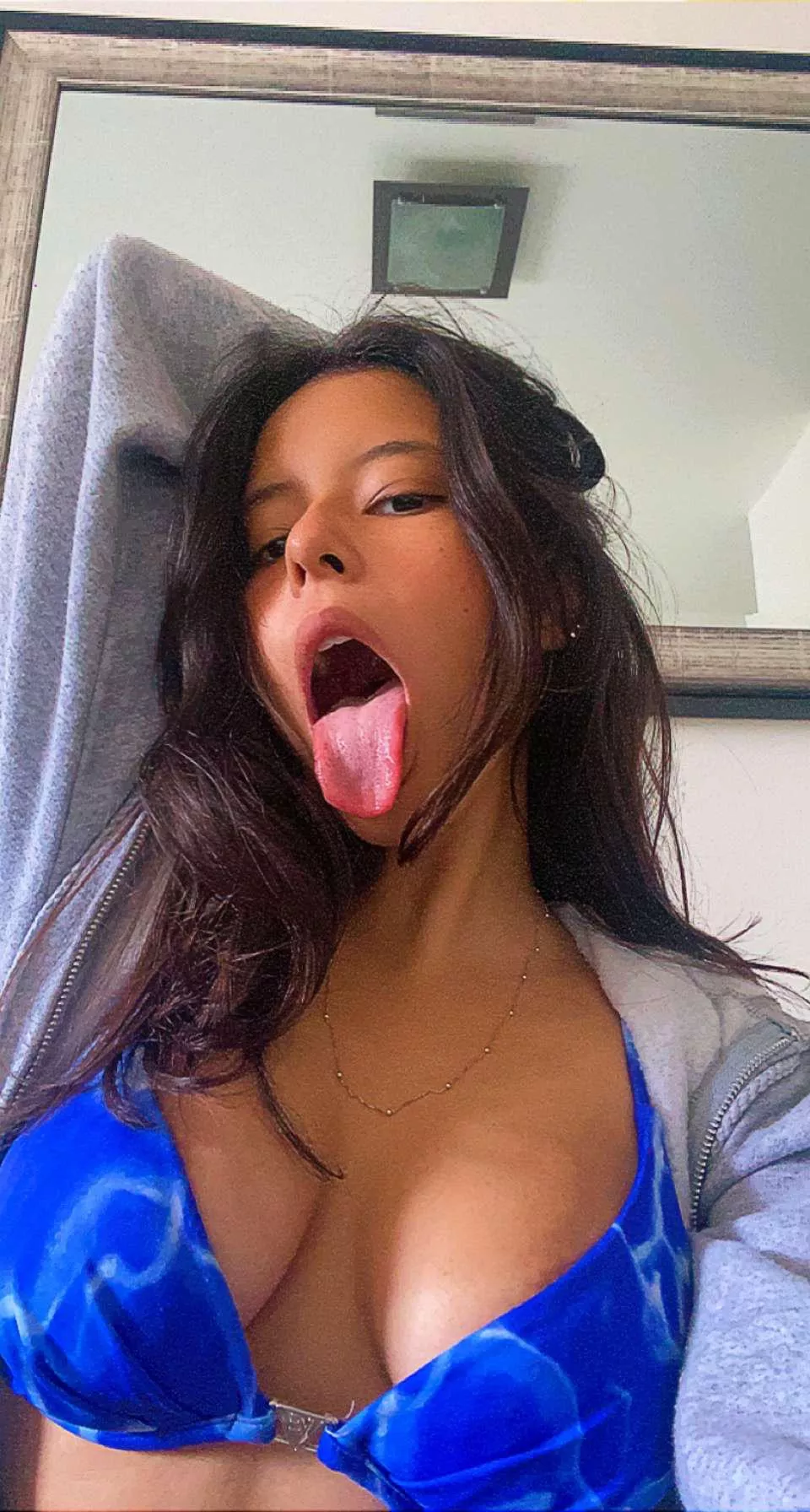 Come and see what this tongue csn do [F] posted by alesomozaa