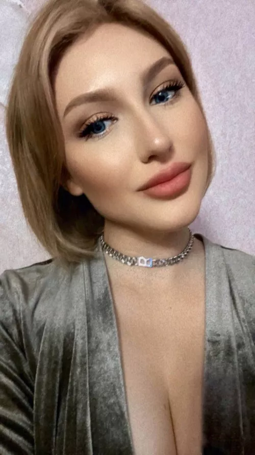 Come and watch me playing 🔞😈 on my FREE onlyfans see me spreading pussy in chat 1/1 🍓 my link👇🏻 by eva_grande