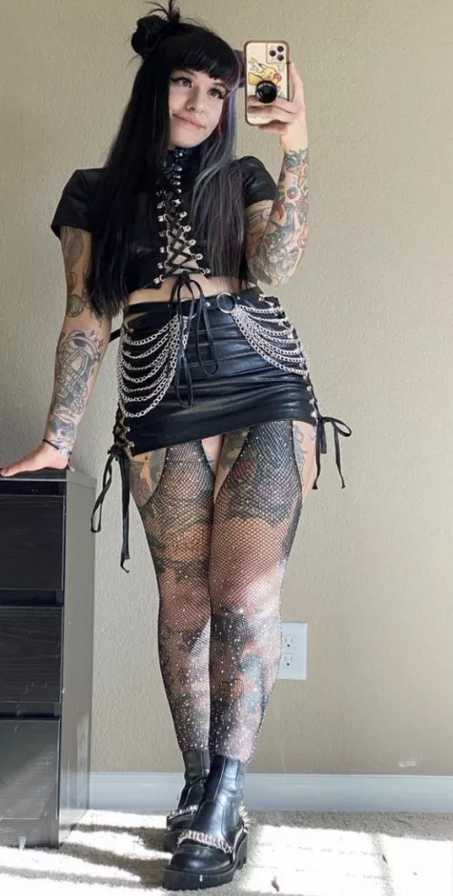 Come and Worship me ❤️ if you’re truly a submissive slave. Snapchat; mommykity1 by Mom_Meli