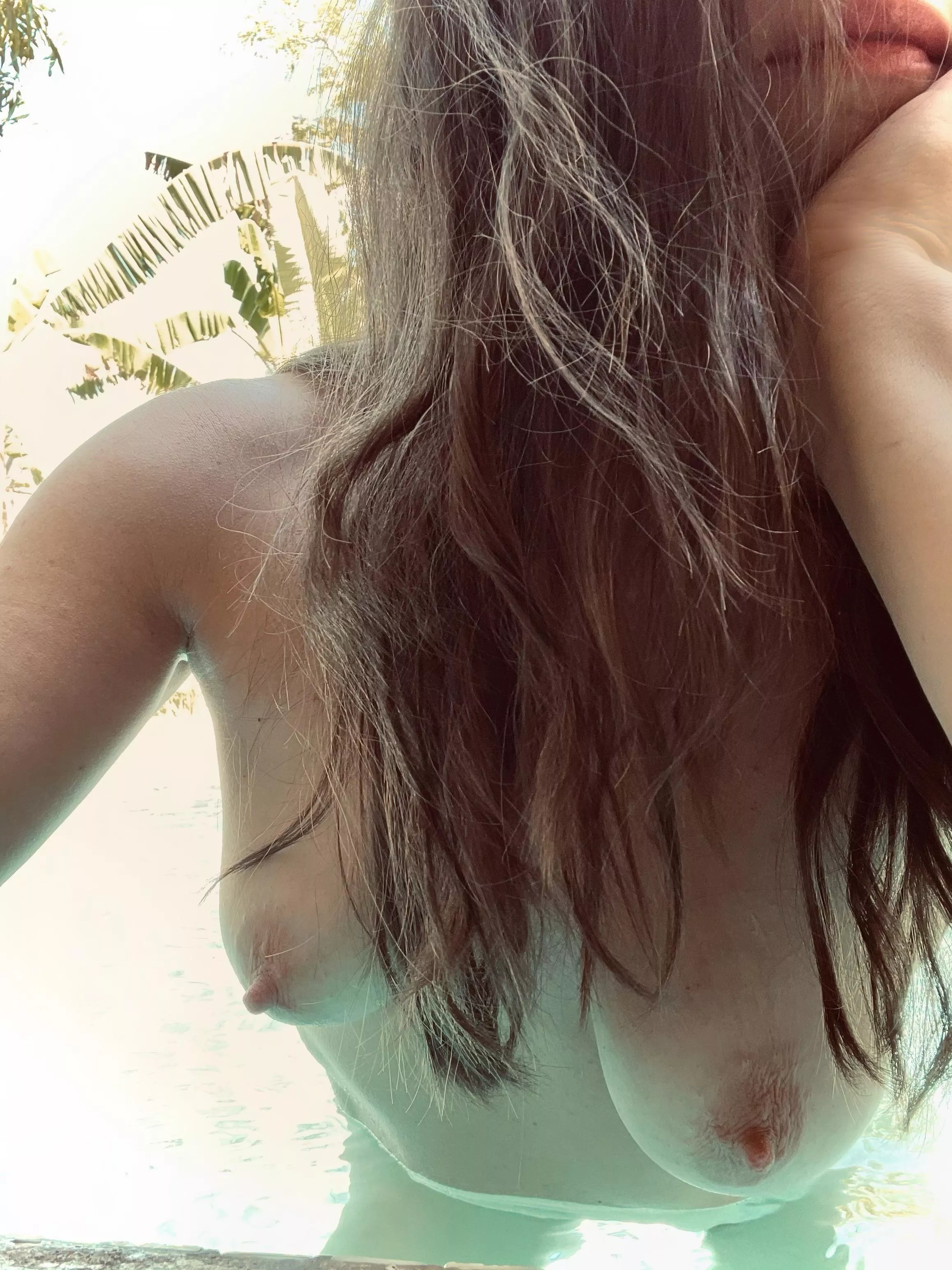 Come any closer and I’ll drench you. 💦💦💦 posted by SchemeKind