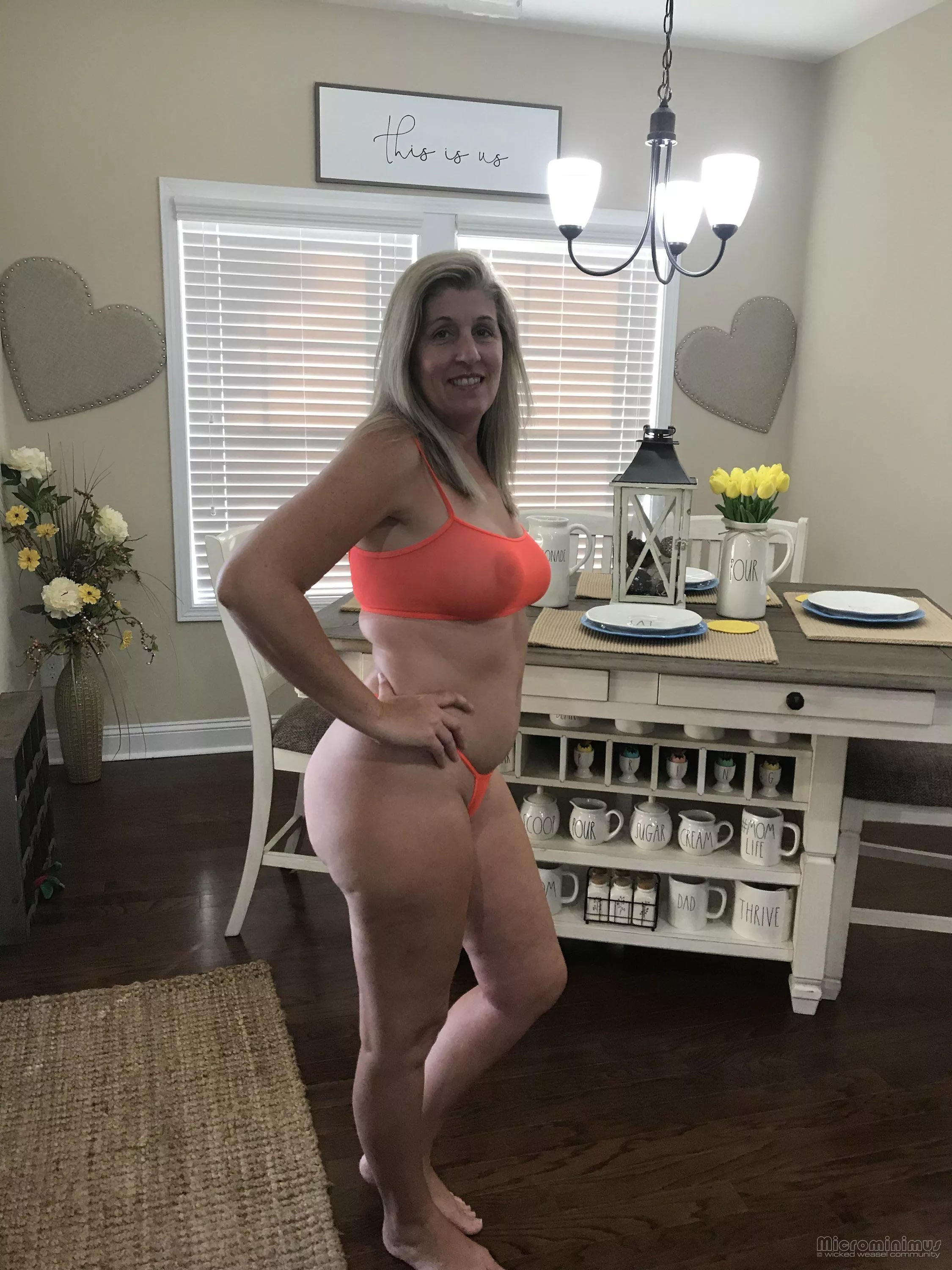 Come check me out in the comments!! Daily pics and vids and weekly ppv’s!! 46 year old milf!! posted by Momof5-Jordawguncw
