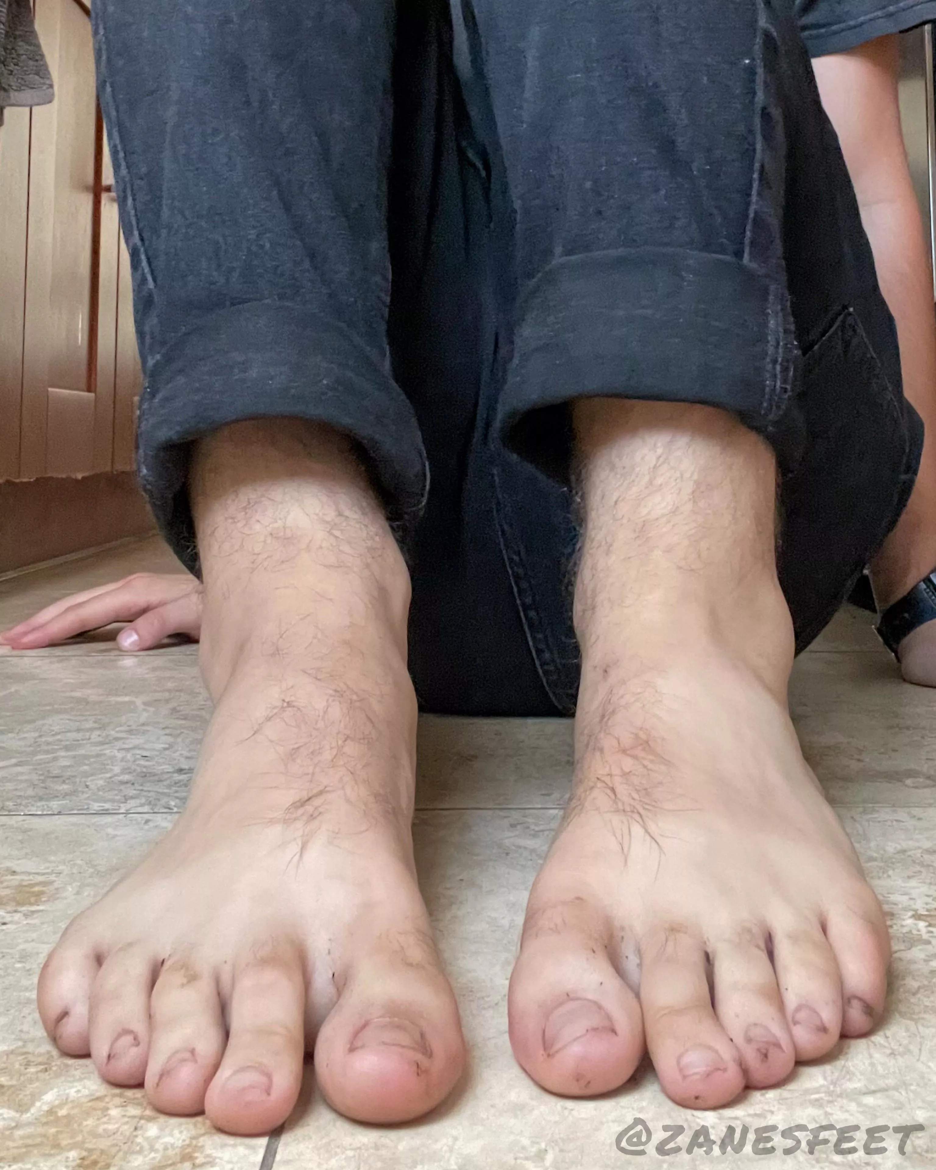 Come clean my feet!!!! posted by Zanes-Feet