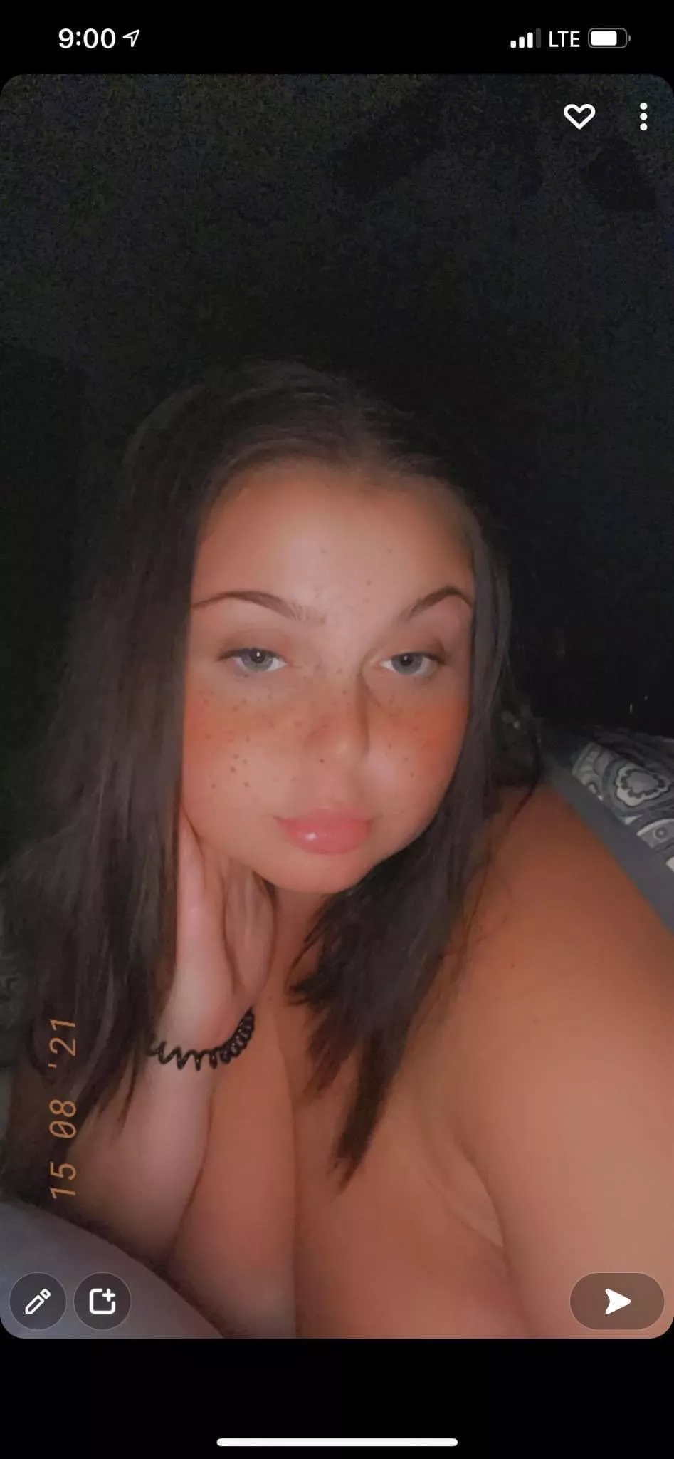 Come cuddle 🥺 posted by Tarebear23