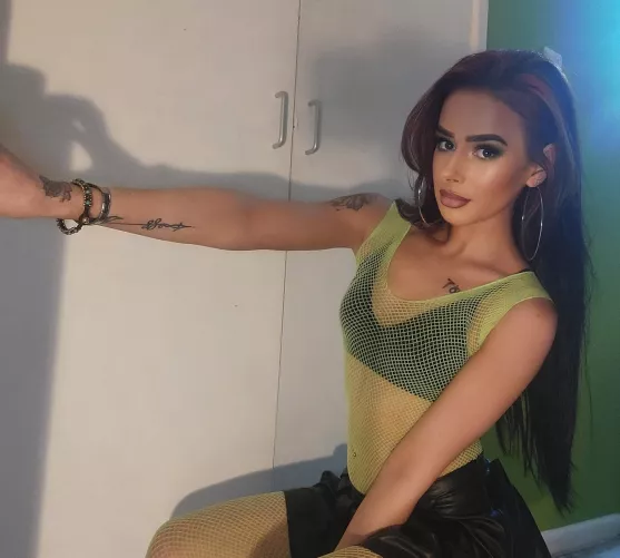 Come entertain me while I'm sick! 👑💗 by goddessofdreamsxxx