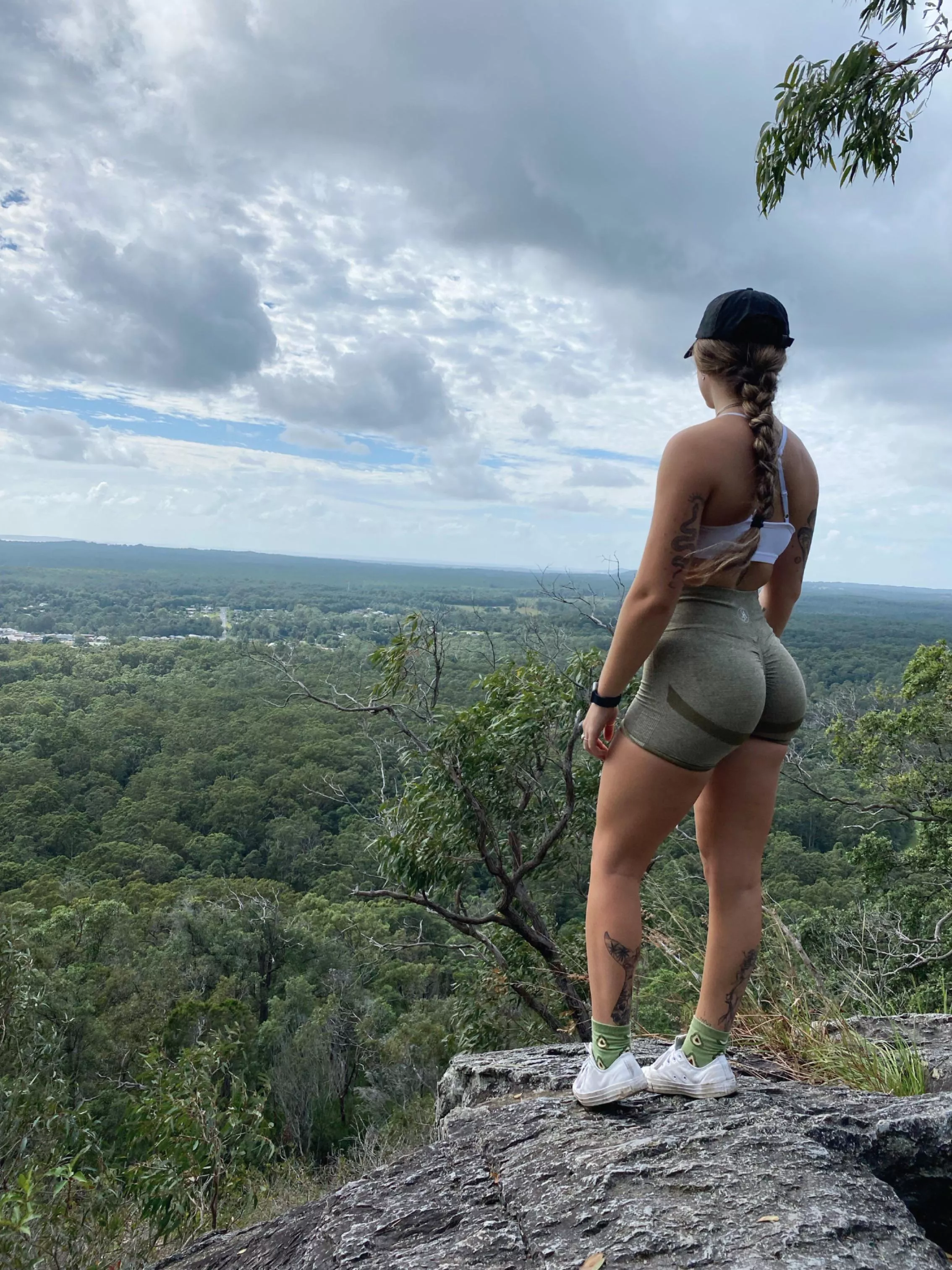 Come for a hike with me 🥵 posted by PiaPowa
