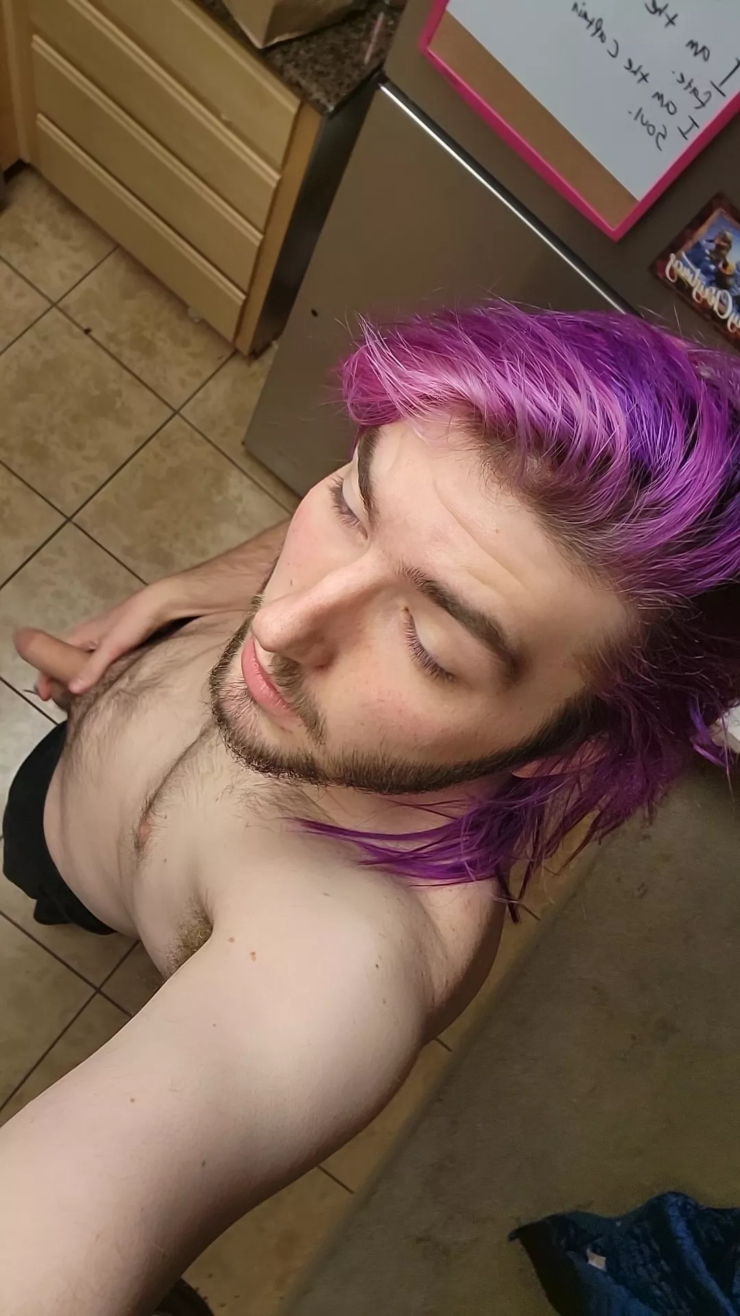 Come get on your knees posted by 720nakedstoner