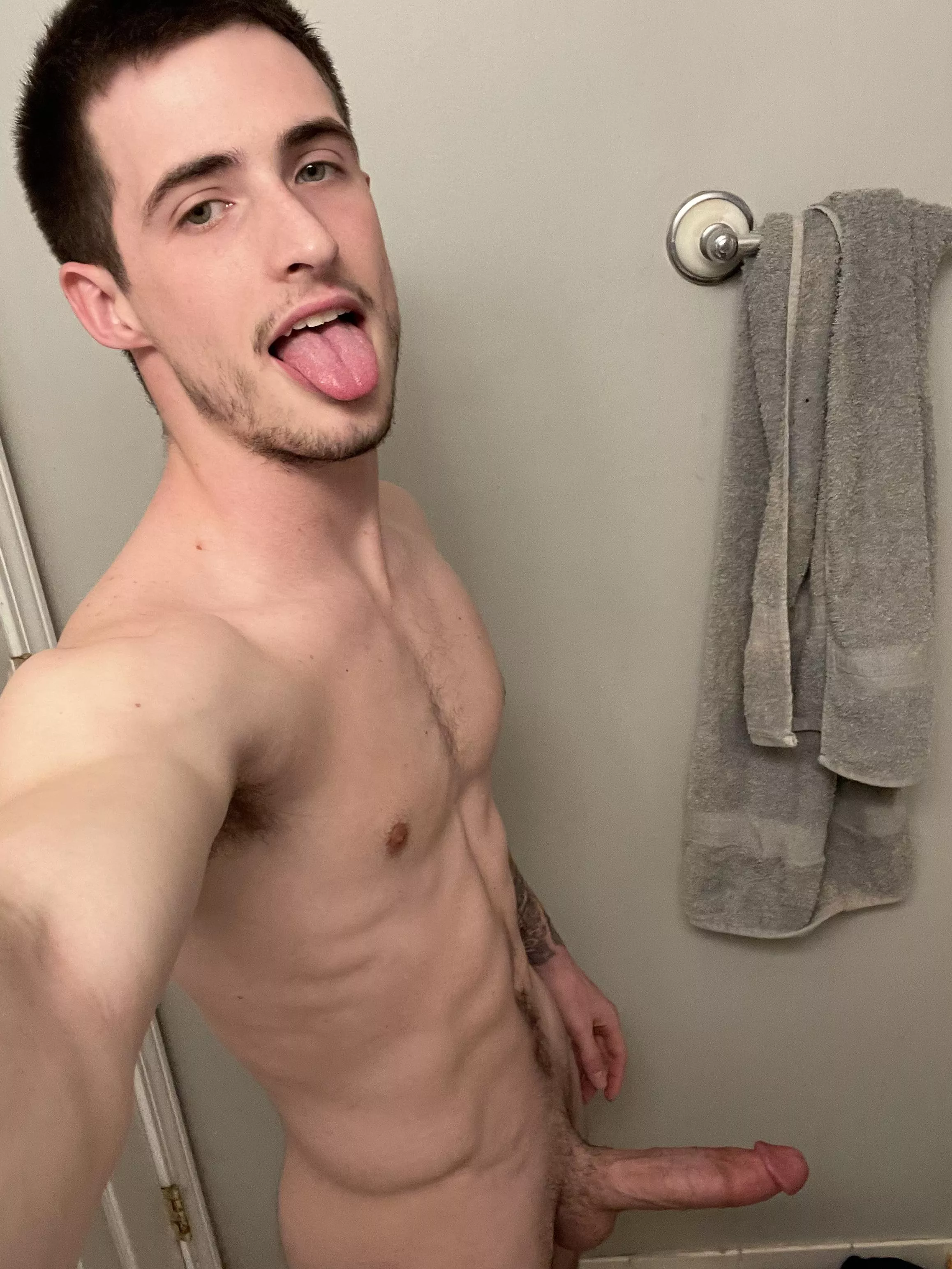 Come get on your knees bro😏 posted by MaxPriceOF