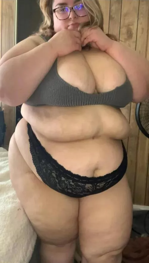 Come give me some love. 💋 by mikaylamoni