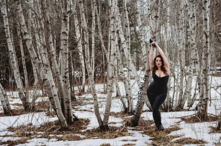 Come “hang” out with Me by MistressEvieLove