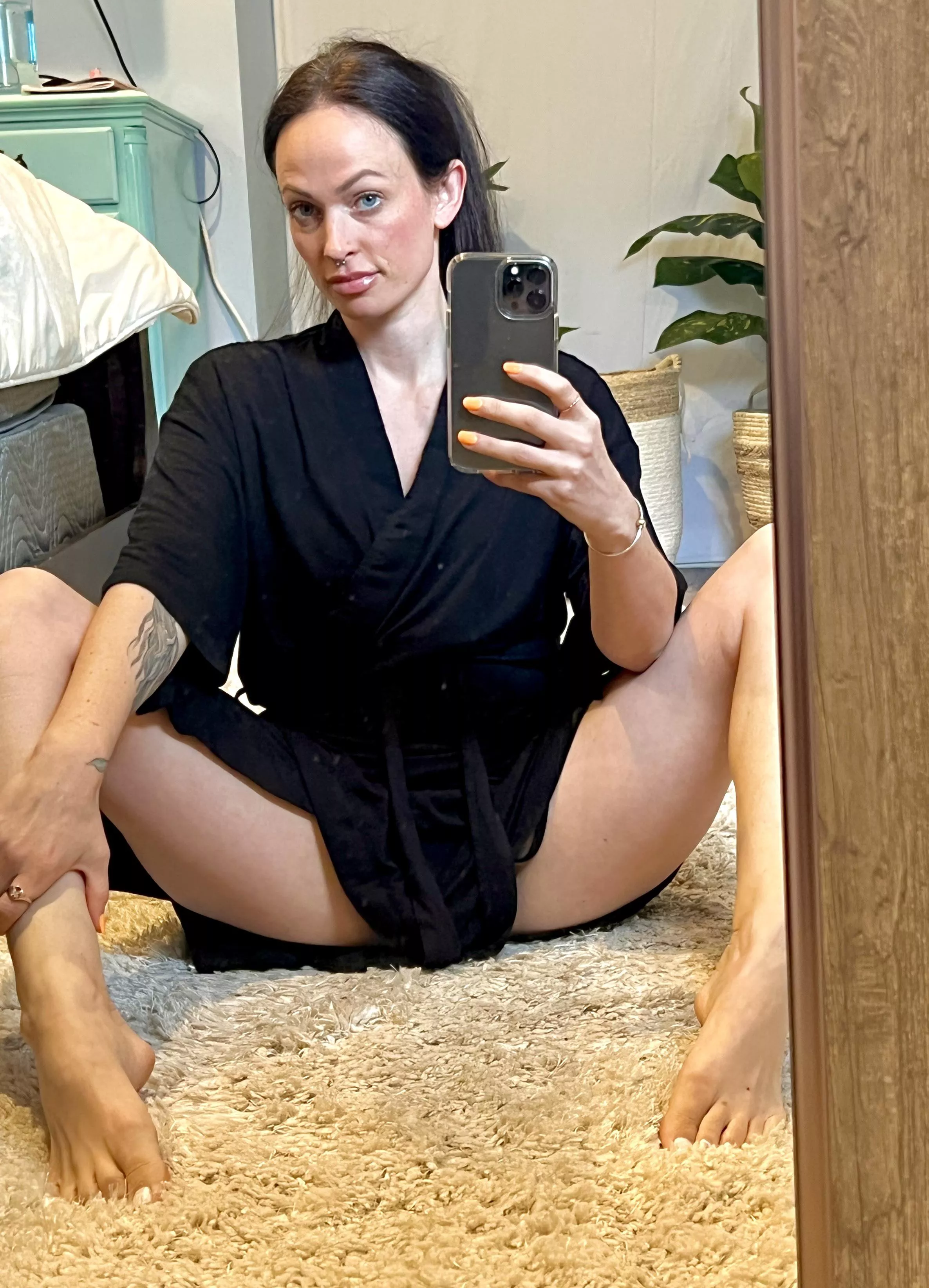 Come help me disrobe 😜 posted by Amandalifts_1